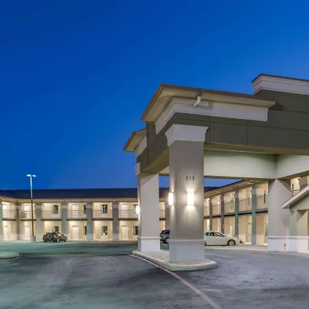 Super 8 By Wyndham Cotulla Tx Motel